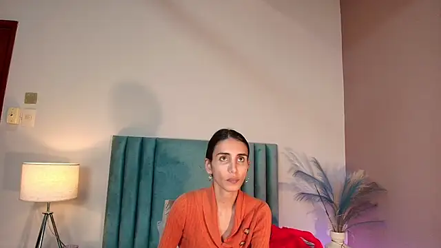 Nina Cavaali online show from 11.06.25