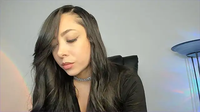 Snapshot of Mila__Paramo chatting on 10.11.25 Mila Paramo online show from 10.11.25