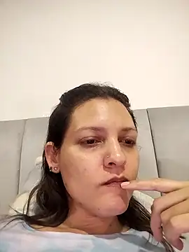 Mia Hampton online show from 02.20.25