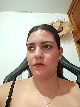 Mia Hampton online show from 09.18.25