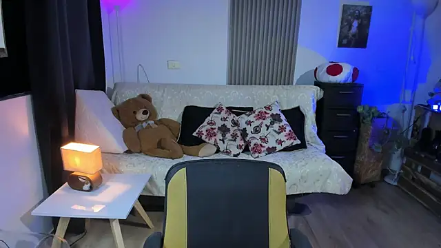 Cuttiealice online show from 02.23.25