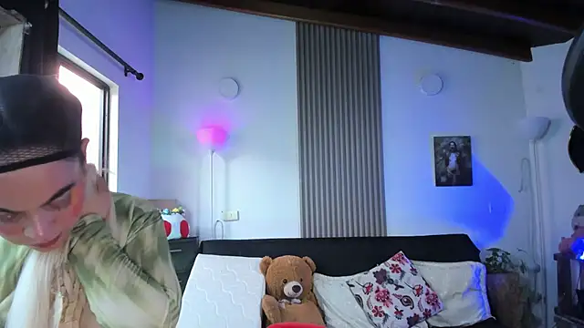 Cuttiealice online show from 03.22.25