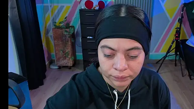 Cuttiealice online show from 10.03.25