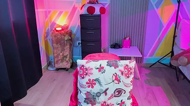 Cuttiealice online show from 10.10.25