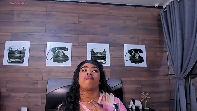 Briana Wells  online show from 07.11.26