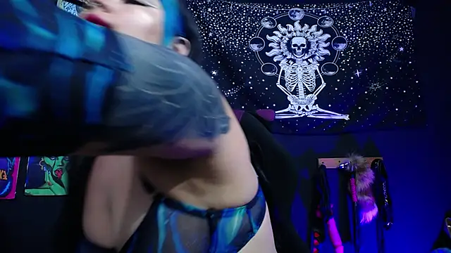 Snapshot of Yourmadame_P chatting on 12.16.24 Yourmadame P online show from 12.16.24