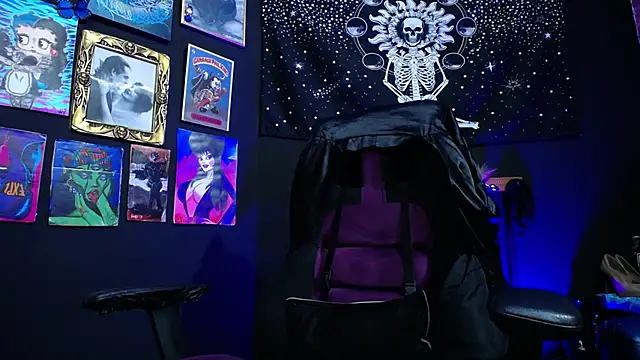 Snapshot of Yourmadame_P chatting on 12.27.24 Yourmadame P online show from 12.27.24