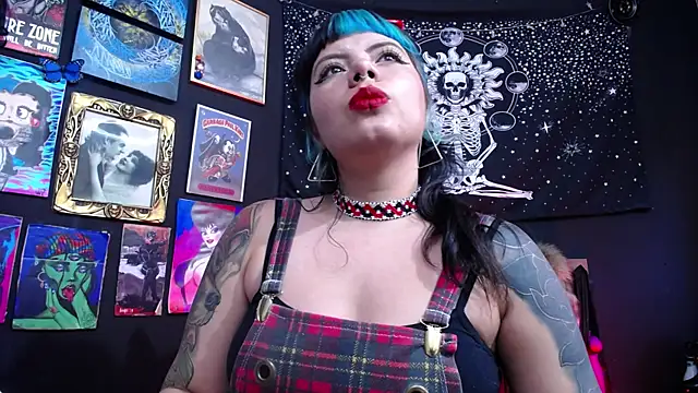 Snapshot of Yourmadame_P chatting on 01.22.25 Yourmadame P online show from 01.22.25