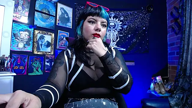 Snapshot of Yourmadame_P chatting on 01.28.25 Yourmadame P online show from 01.28.25