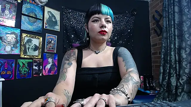 Snapshot of Yourmadame_P chatting on 03.04.25 Yourmadame P online show from 03.04.25