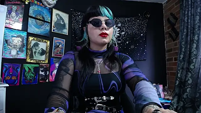 Snapshot of Yourmadame_P chatting on 03.18.25 Yourmadame P online show from 03.18.25