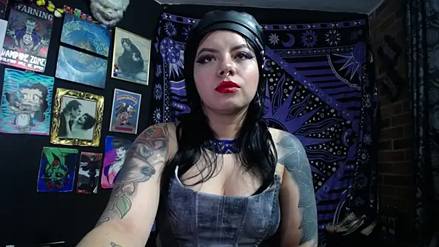 Snapshot of Yourmadame_P chatting on 09.19.25 Yourmadame P online show from 09.19.25