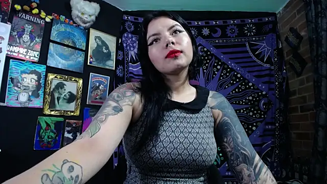 Snapshot of Yourmadame_P chatting on 10.05.25 Yourmadame P online show from 10.05.25