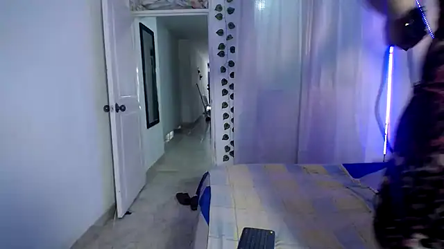 Snapshot of ivonne__hott1 chatting on 09.26.25 ivonne hott1 online show from 09.26.25