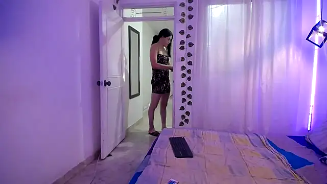 Snapshot of ivonne__hott1 chatting on 09.28.25 ivonne hott1 online show from 09.28.25