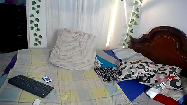 Snapshot of ivonne__hott1 chatting on 10.17.25 ivonne hott1 online show from 10.17.25