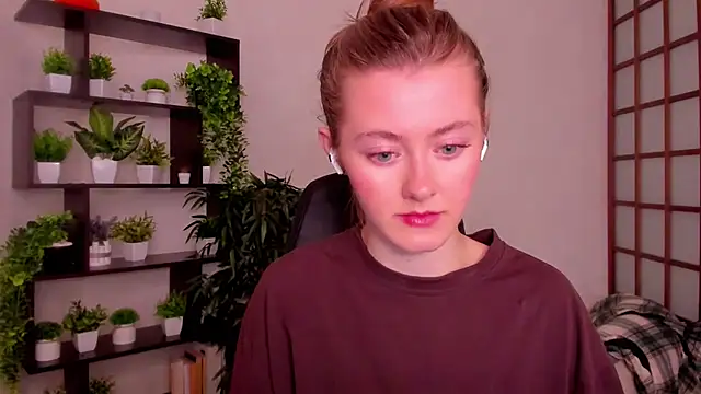 Snapshot of KateCuddle chatting on 10.01.25 KateCuddle online show from 10.01.25