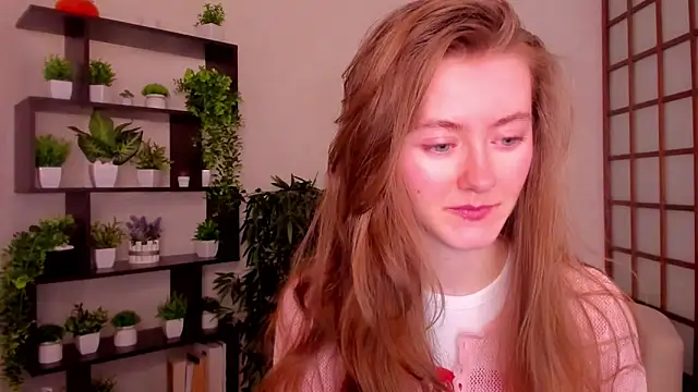 Snapshot of KateCuddle chatting on 10.08.25 KateCuddle online show from 10.08.25