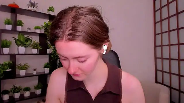 Snapshot of KateCuddle chatting on 10.16.25 KateCuddle online show from 10.16.25