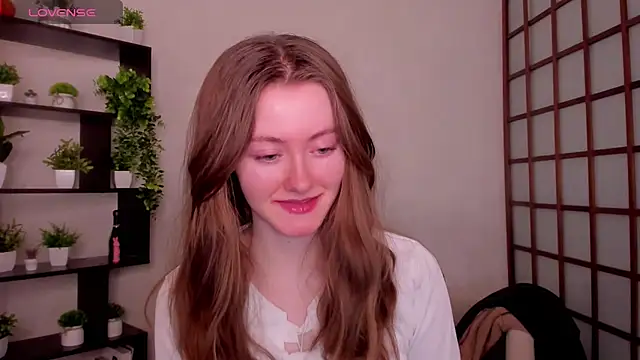 Snapshot of KateCuddle chatting on 03.12.26 KateCuddle online show from 03.12.26
