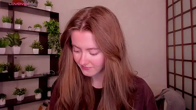 Snapshot of KateCuddle chatting on 03.25.26 KateCuddle online show from 03.25.26