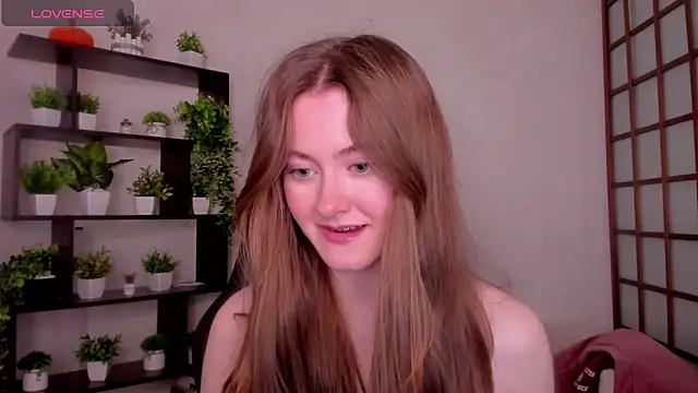 Snapshot of KateCuddle chatting on 04.02.26 KateCuddle online show from 04.02.26