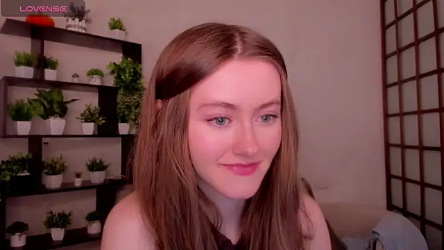 Snapshot of KateCuddle chatting on 04.03.26 KateCuddle online show from 04.03.26