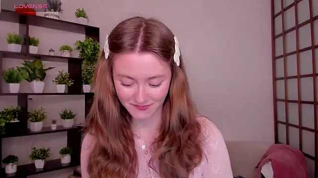 Snapshot of KateCuddle chatting on 04.06.26 KateCuddle online show from 04.06.26