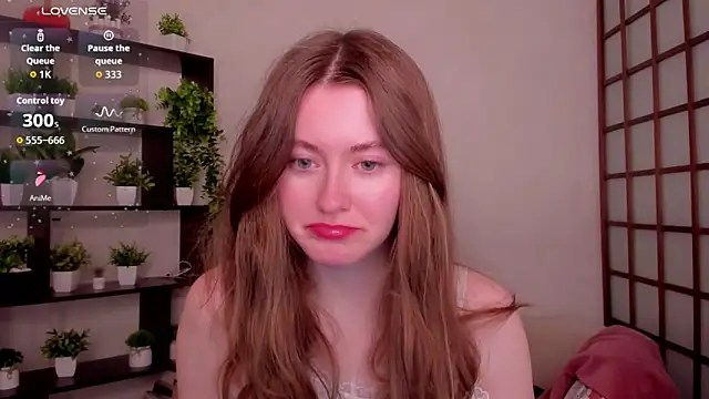 Snapshot of KateCuddle chatting on 04.08.26 KateCuddle online show from 04.08.26