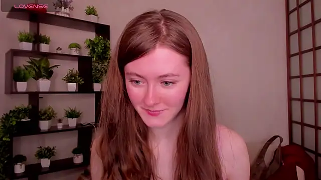 Snapshot of KateCuddle chatting on 04.09.26 KateCuddle online show from 04.09.26