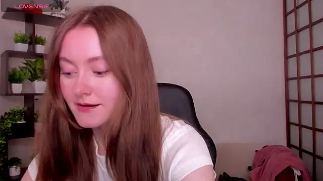 Snapshot of KateCuddle chatting on 04.10.26 KateCuddle online show from 04.10.26