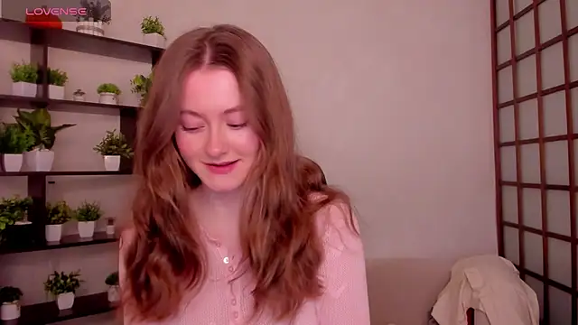 Snapshot of KateCuddle chatting on 04.21.26 KateCuddle online show from 04.21.26