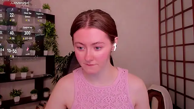 Snapshot of KateCuddle chatting on 04.23.26 KateCuddle online show from 04.23.26