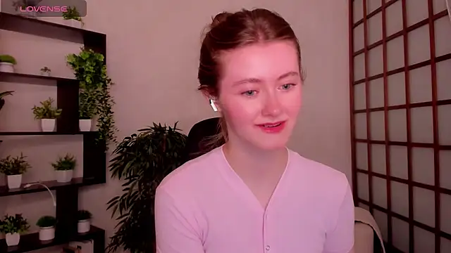 Snapshot of KateCuddle chatting on 06.15.26 KateCuddle online show from 06.15.26