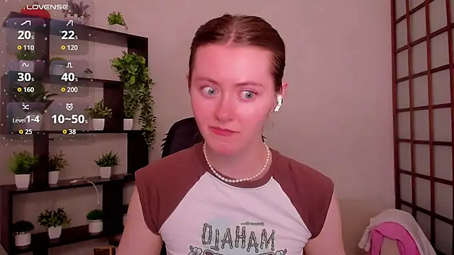 Snapshot of KateCuddle chatting on 06.18.26 KateCuddle online show from 06.18.26