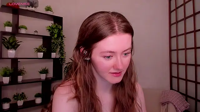 Snapshot of KateCuddle chatting on 06.22.26 KateCuddle online show from 06.22.26