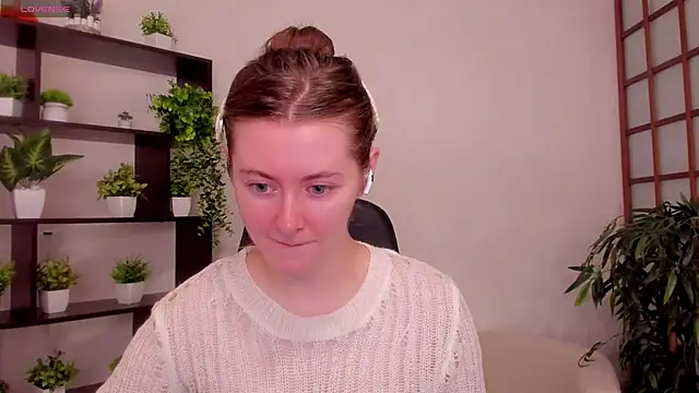 Snapshot of KateCuddle chatting on 08.04.26 KateCuddle online show from 08.04.26