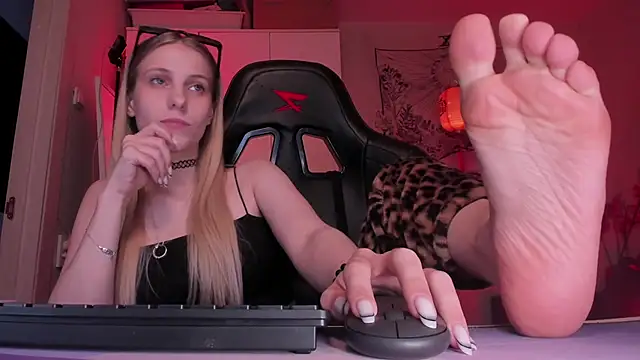 Anna Fink online show from 04.22.26