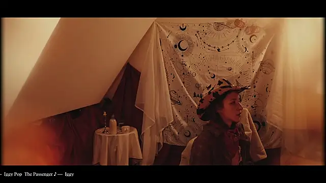 Snapshot of WebCora chatting on 10.29.25 WebCora online show from 10.29.25