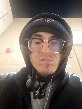 Snapshot of shaved chatting on 11.25.25 shaved online show from 11.25.25