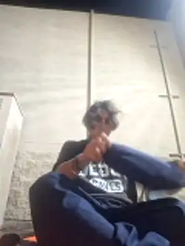 Snapshot of shaved chatting on 12.01.25 shaved online show from 12.01.25