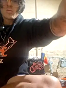 Snapshot of shaved chatting on 12.03.25 shaved online show from 12.03.25