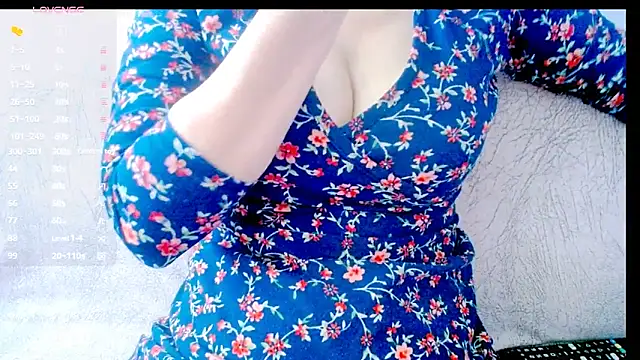 Snapshot of AmazingBitch chatting on 10.06.25 AmazingBitch online show from 10.06.25