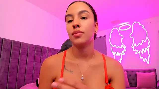 Snapshot of xiomara__cortes chatting on 09.30.25 xiomara cortes online show from 09.30.25