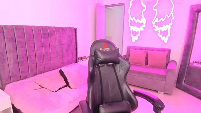 Snapshot of xiomara__cortes chatting on 10.06.25 xiomara cortes online show from 10.06.25