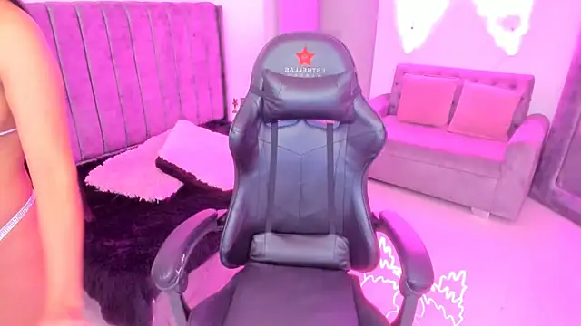 Snapshot of xiomara__cortes chatting on 10.13.25 xiomara cortes online show from 10.13.25