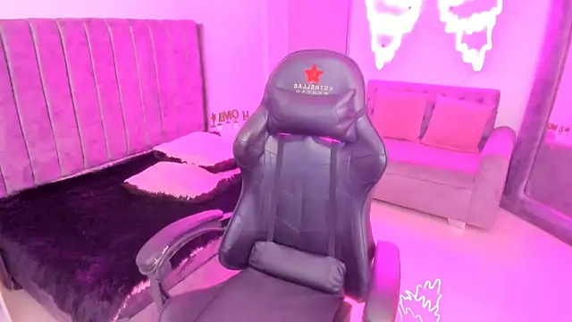 Snapshot of xiomara__cortes chatting on 10.14.25 xiomara cortes online show from 10.14.25