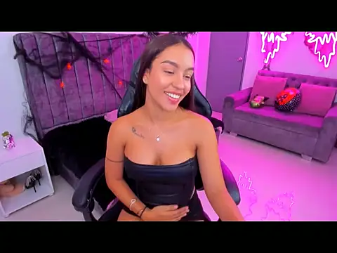 Snapshot of xiomara__cortes chatting on 10.27.25 xiomara cortes online show from 10.27.25