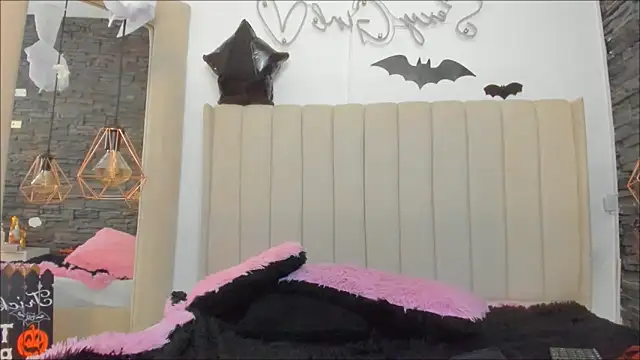 Snapshot of xiomara__cortes chatting on 10.30.25 xiomara cortes online show from 10.30.25