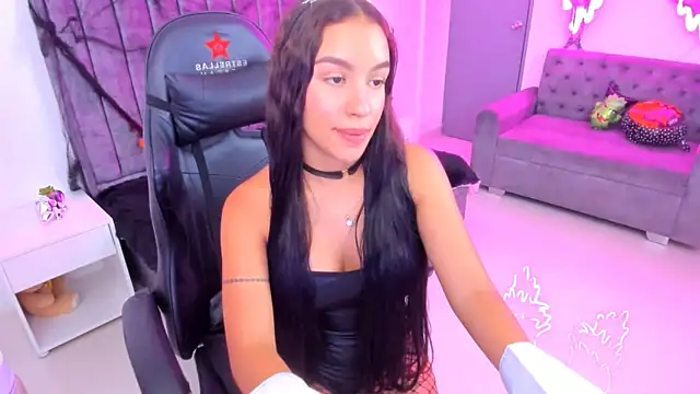 Snapshot of xiomara__cortes chatting on 10.30.25 xiomara cortes online show from 10.30.25